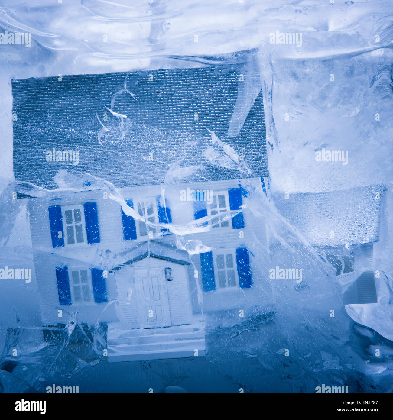 Chambre congelé dans un bloc de glace Banque D'Images