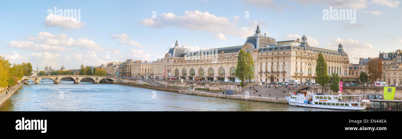 PARIS - 9 octobre : bâtiment du musée d'Orsay le 9 octobre 2014 à Paris, France. Banque D'Images