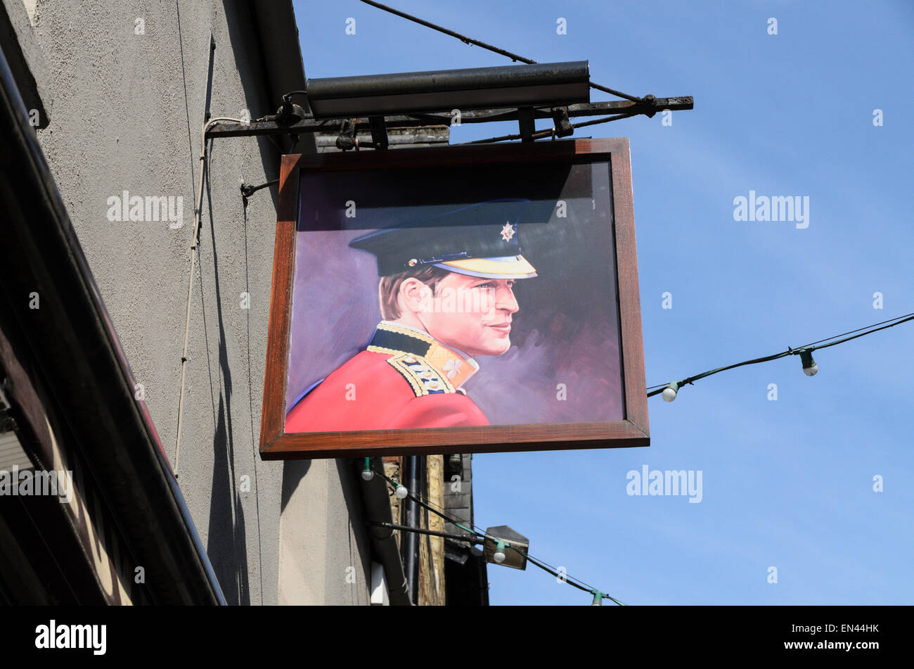 Le signe extérieur de la duc de Cambridge Bar dans peu de Clarendon Street, Oxford, Royaume-Uni représente le Prince William. Banque D'Images