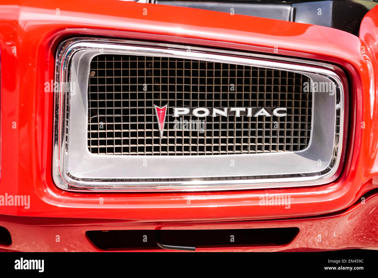 Gros plan sur la grille avant gauche d'une Pontiac Firebird 1972 Muscle Car Banque D'Images