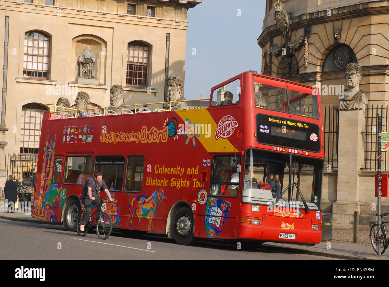 Ouvrir l'université en tête et sites historiques Tour Bus, Oxford, Angleterre Banque D'Images
