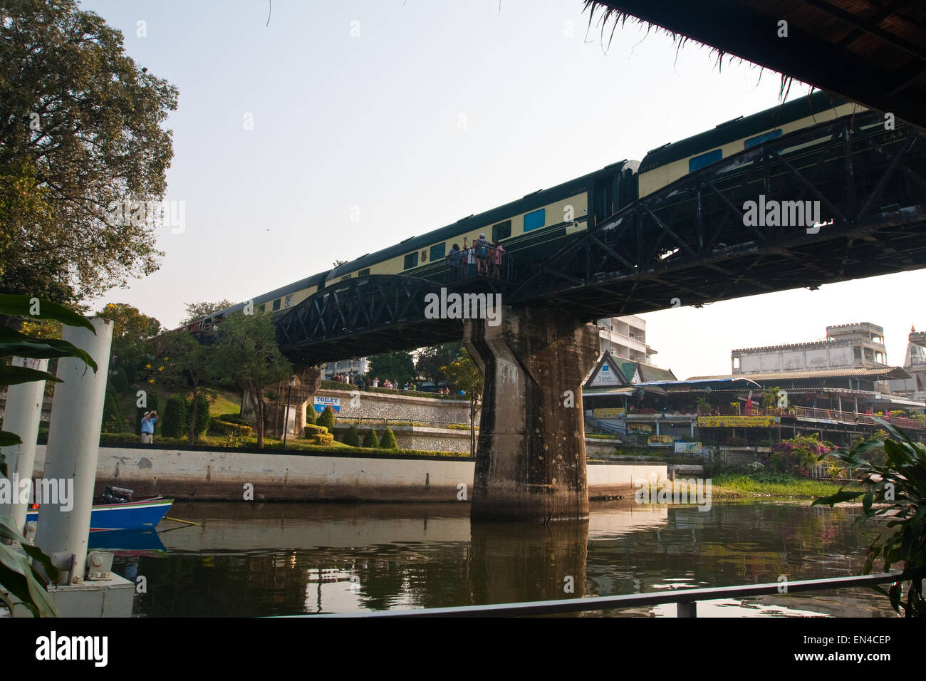 Pont sur la rivière Kwai, Kanchanaburi, Thaïlande. Banque D'Images