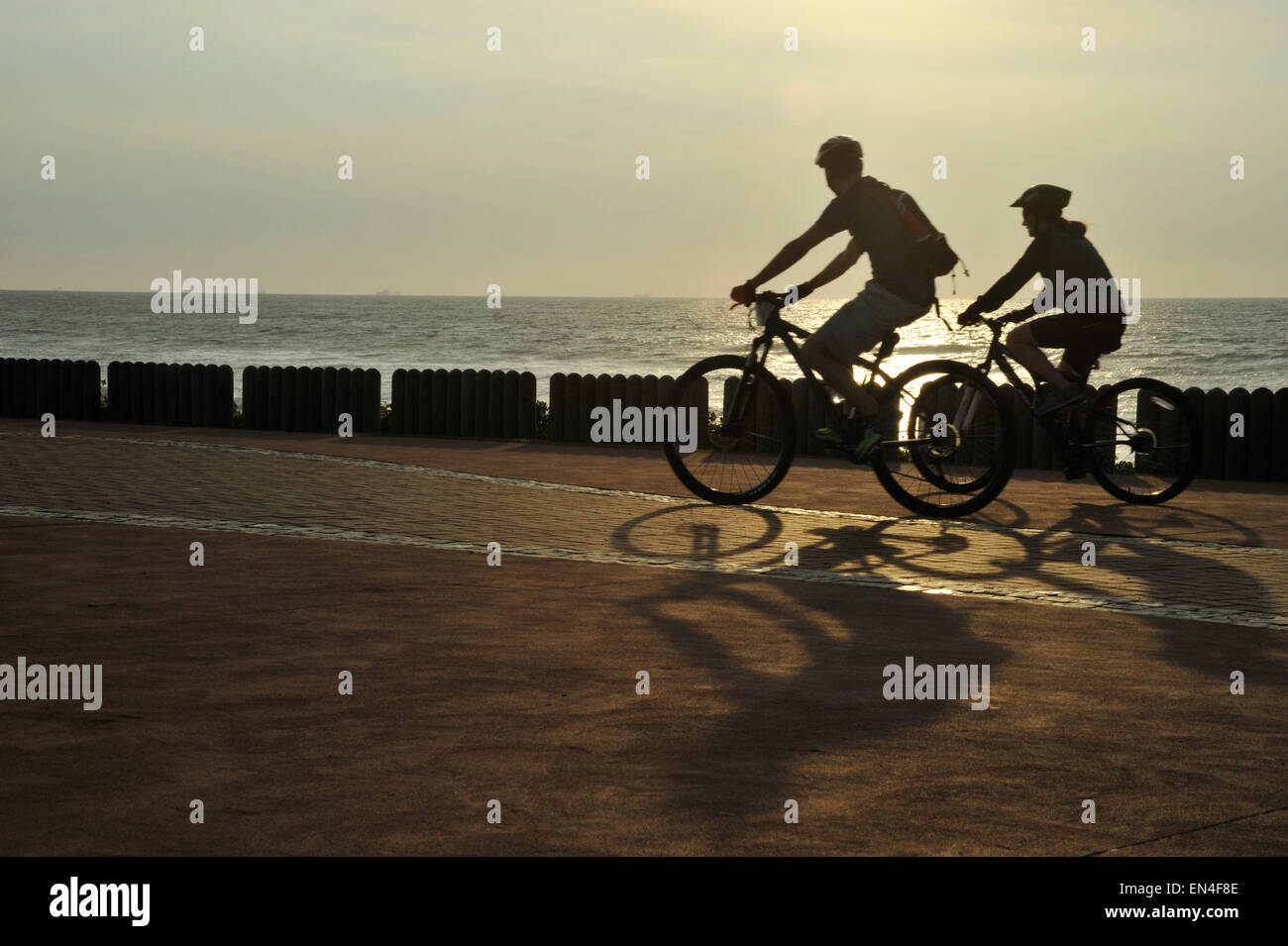 Bicycle Riders Banque D Image Et Photos Alamy
