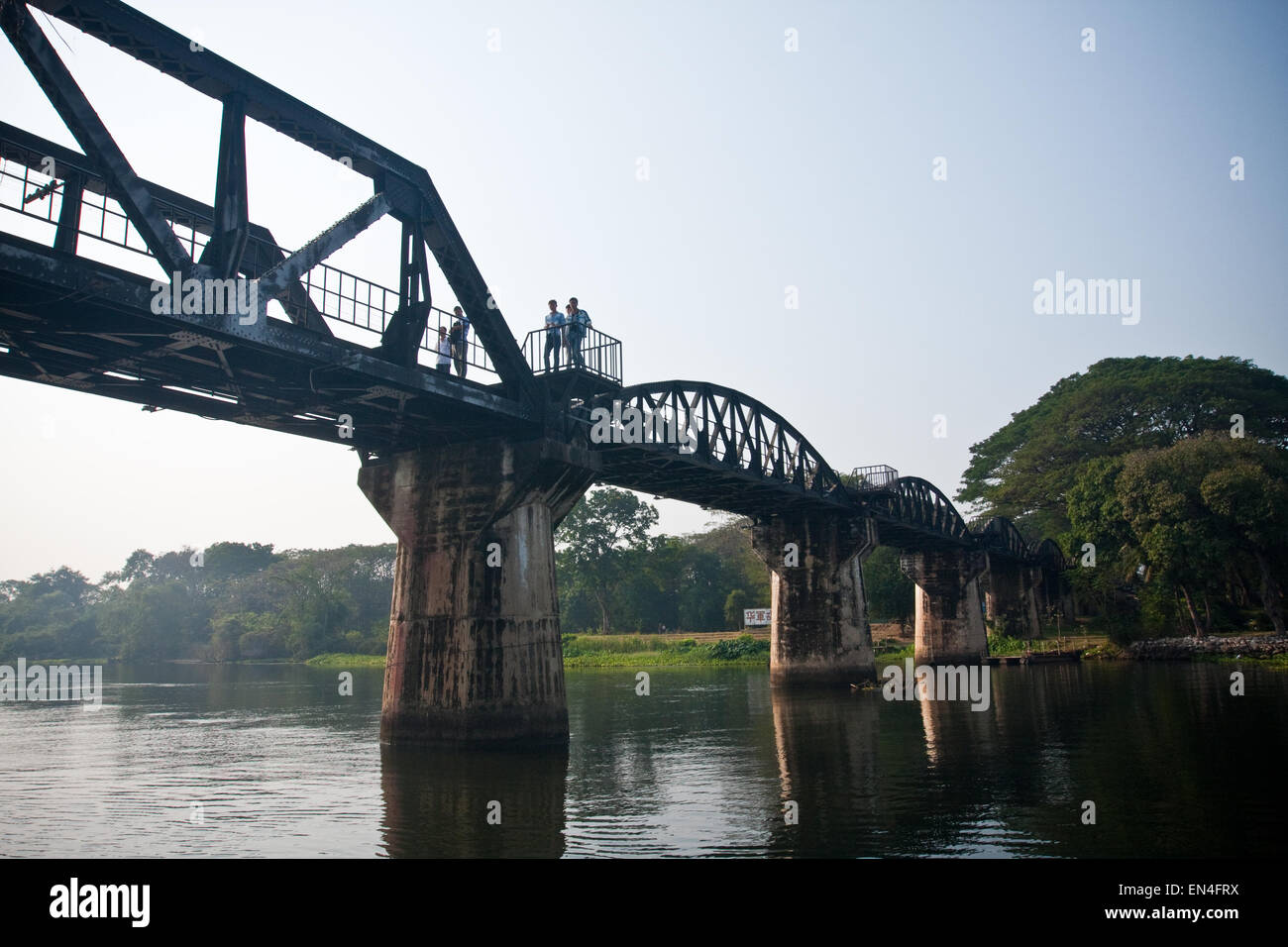Pont sur la rivière Kwai, Kanchanaburi, Thaïlande. Banque D'Images