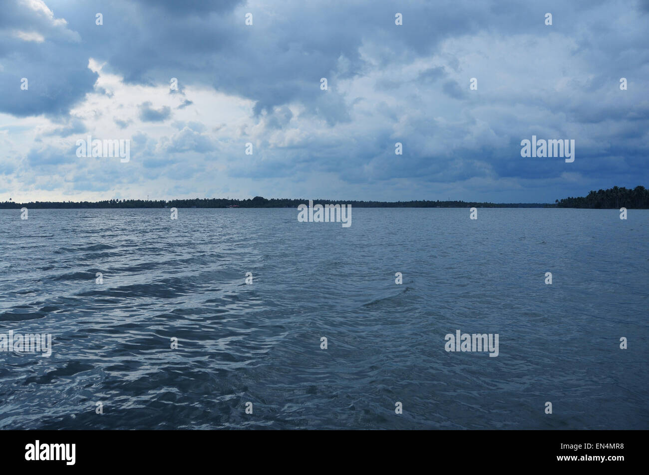 l’eau des vagues. Banque D'Images