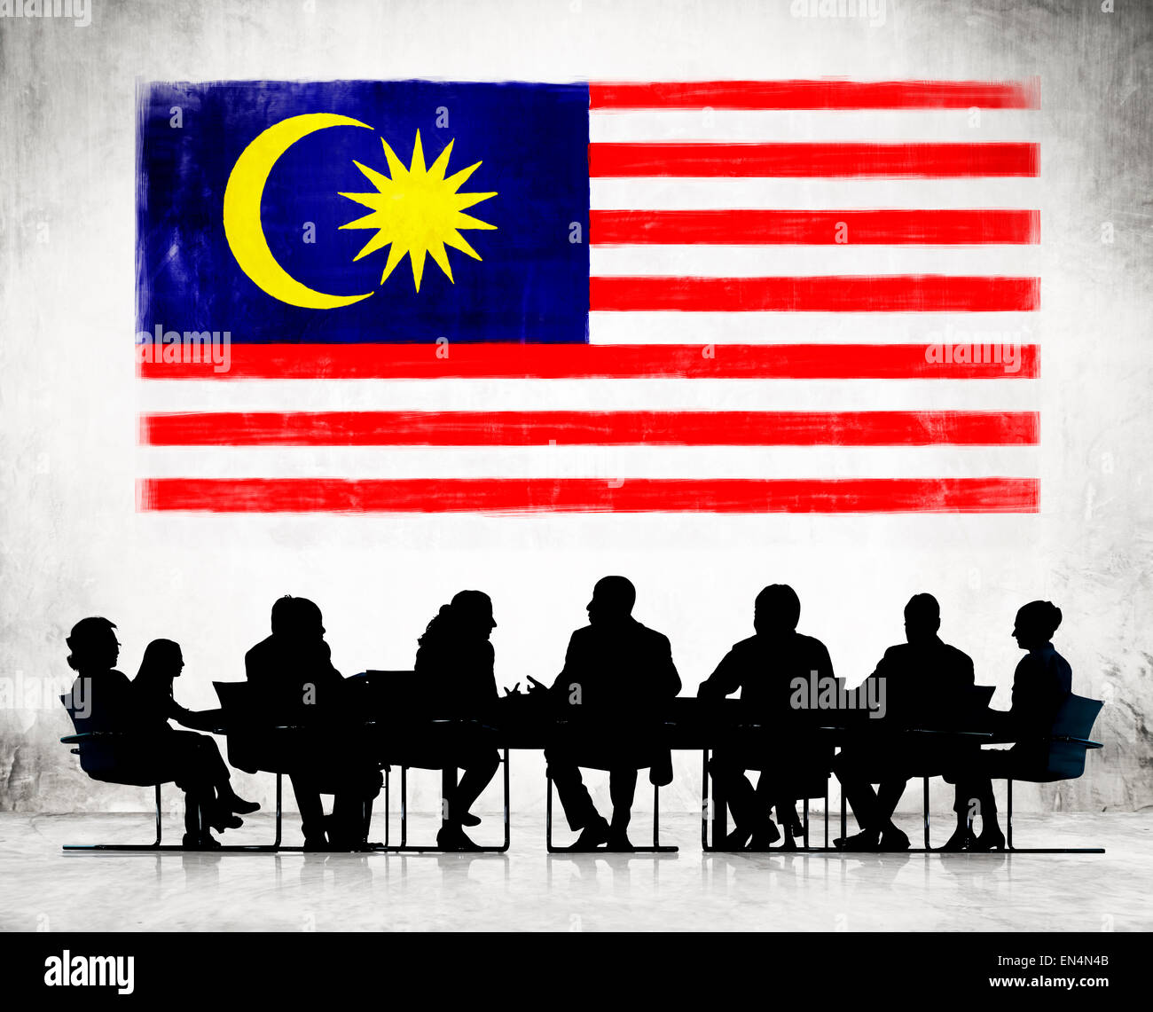 Silhouettes d'hommes d'affaires et d'un drapeau de la Malaisie Banque D'Images