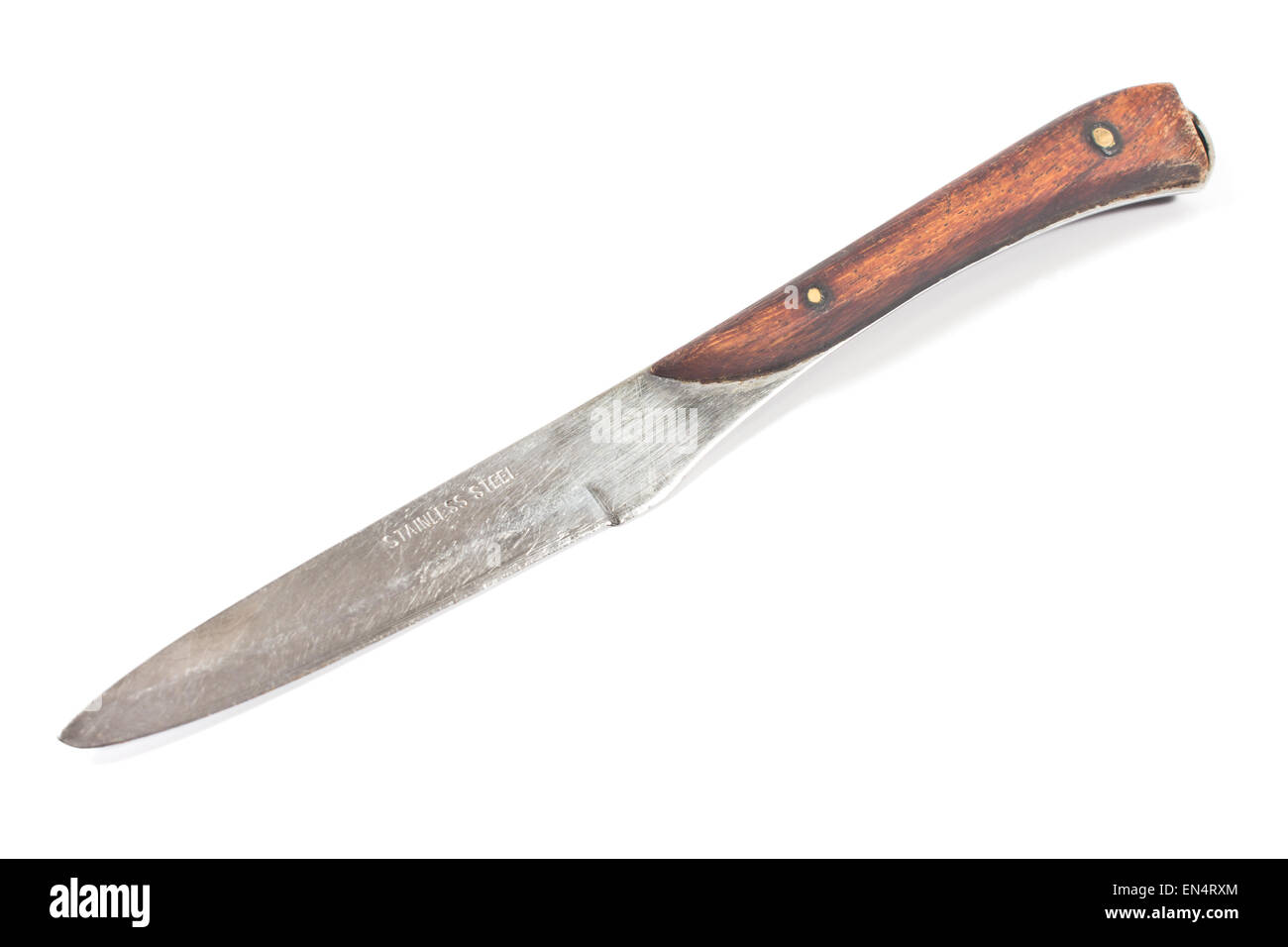 Vieux couteau à manche en bois isolé sur blanc Banque D'Images