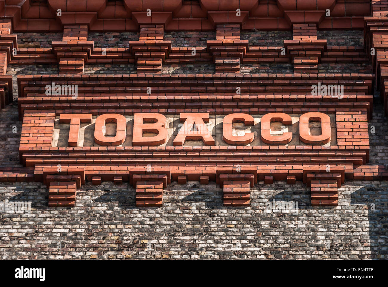 Brique victorienne à l'affichage du tabac Stanley Dock, Liverpool. Banque D'Images