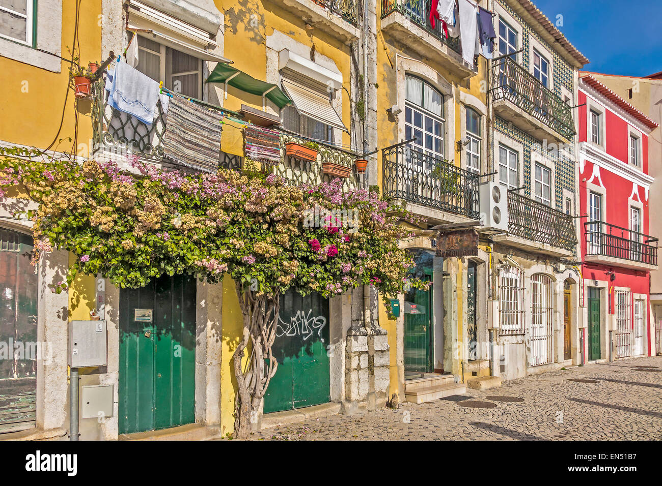 Terrasse colorée de maisons Belem Lisbonne Portugal Banque D'Images