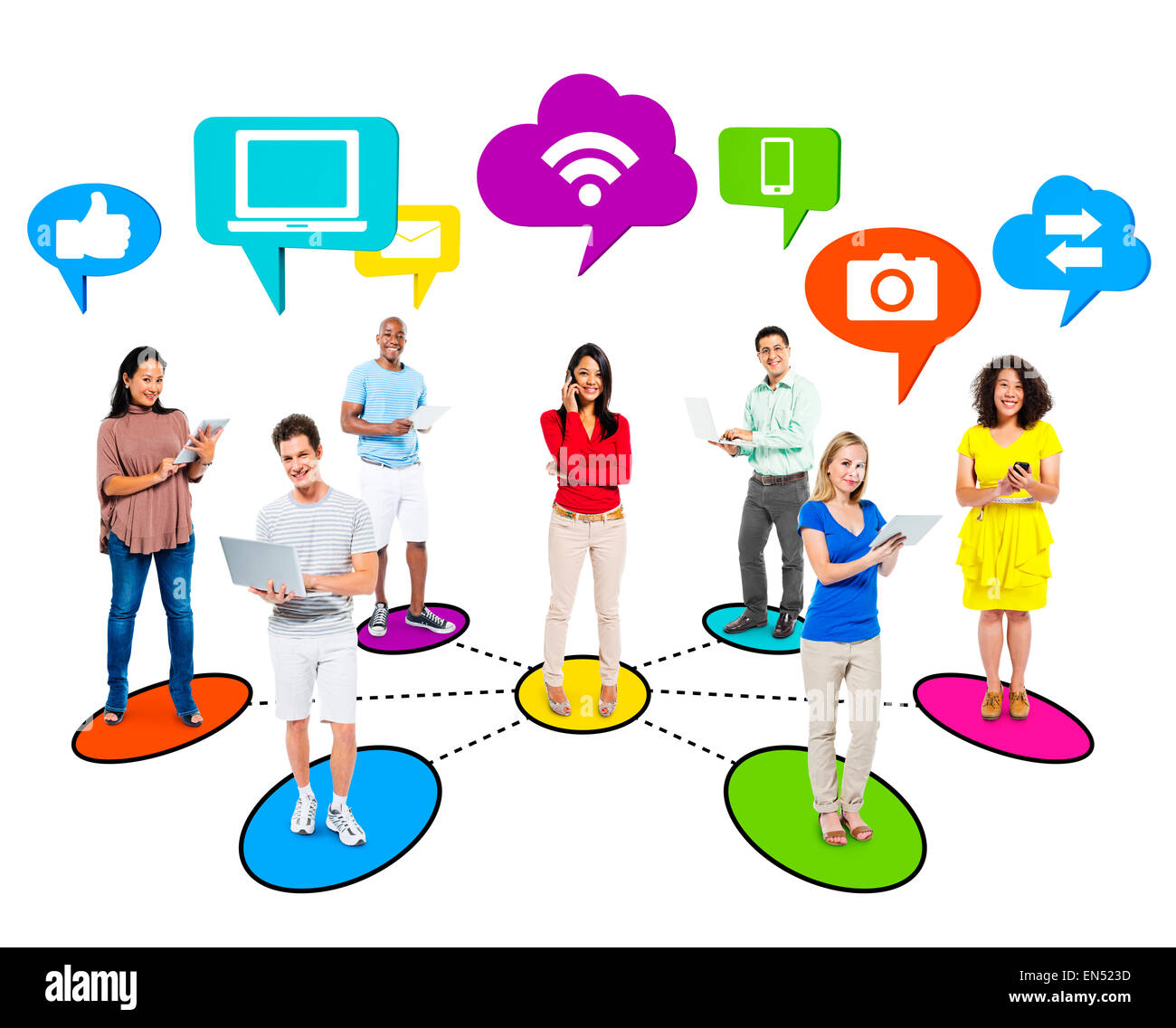 Ethinic multi-personnes social networking via la technologie moderne. Banque D'Images