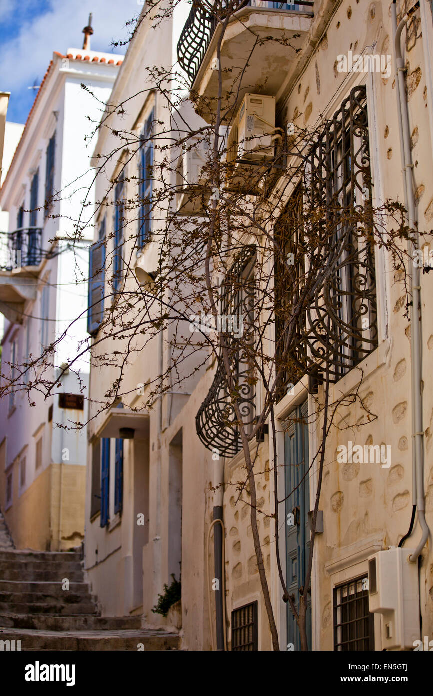 Maisons et la façade des bâtiments de l'île de Syros, dans les îles grecques. Banque D'Images