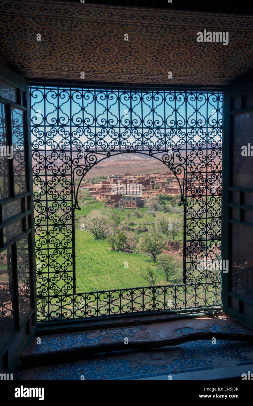 Vue sur le village de la Kasbah TELOUET, habité par la famille Glaoui Pacha de Marrakech jusqu'à 1956 Banque D'Images
