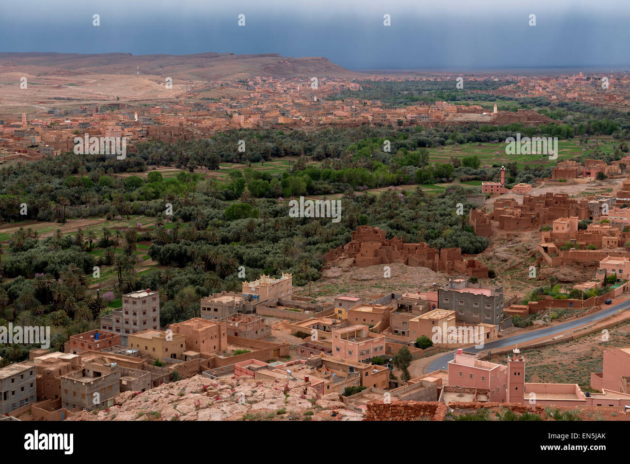 Tinghir, Maroc. Contreforts de l'Atlas. Banque D'Images