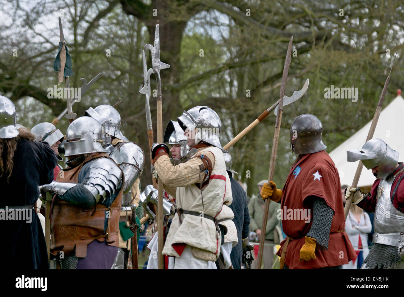 Re-enactment soldats médiévaux Banque D'Images