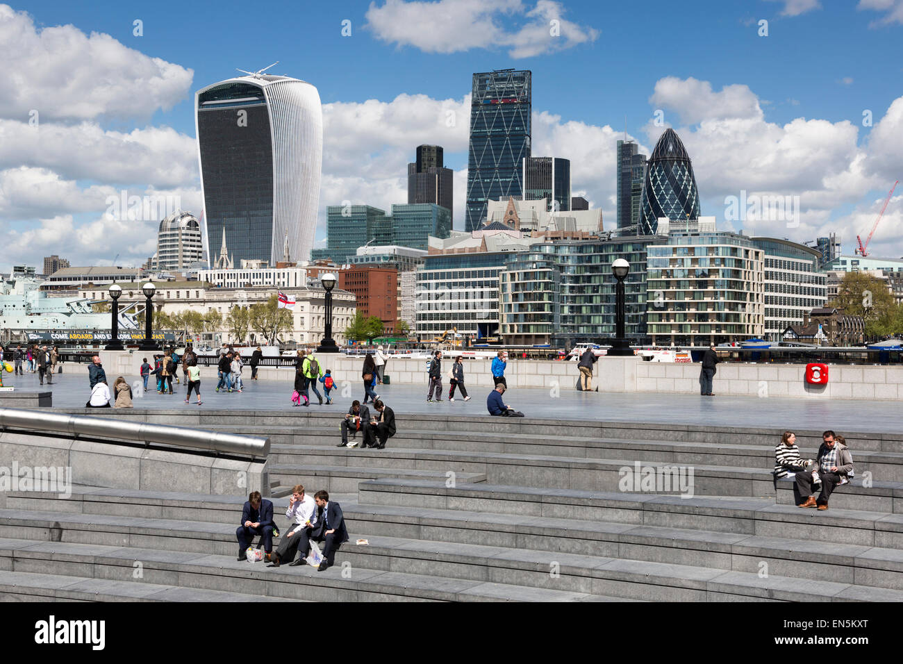 Ville de ville de Londres avec l'écope à plus de Londres, Londres, Angleterre, Royaume-Uni Banque D'Images