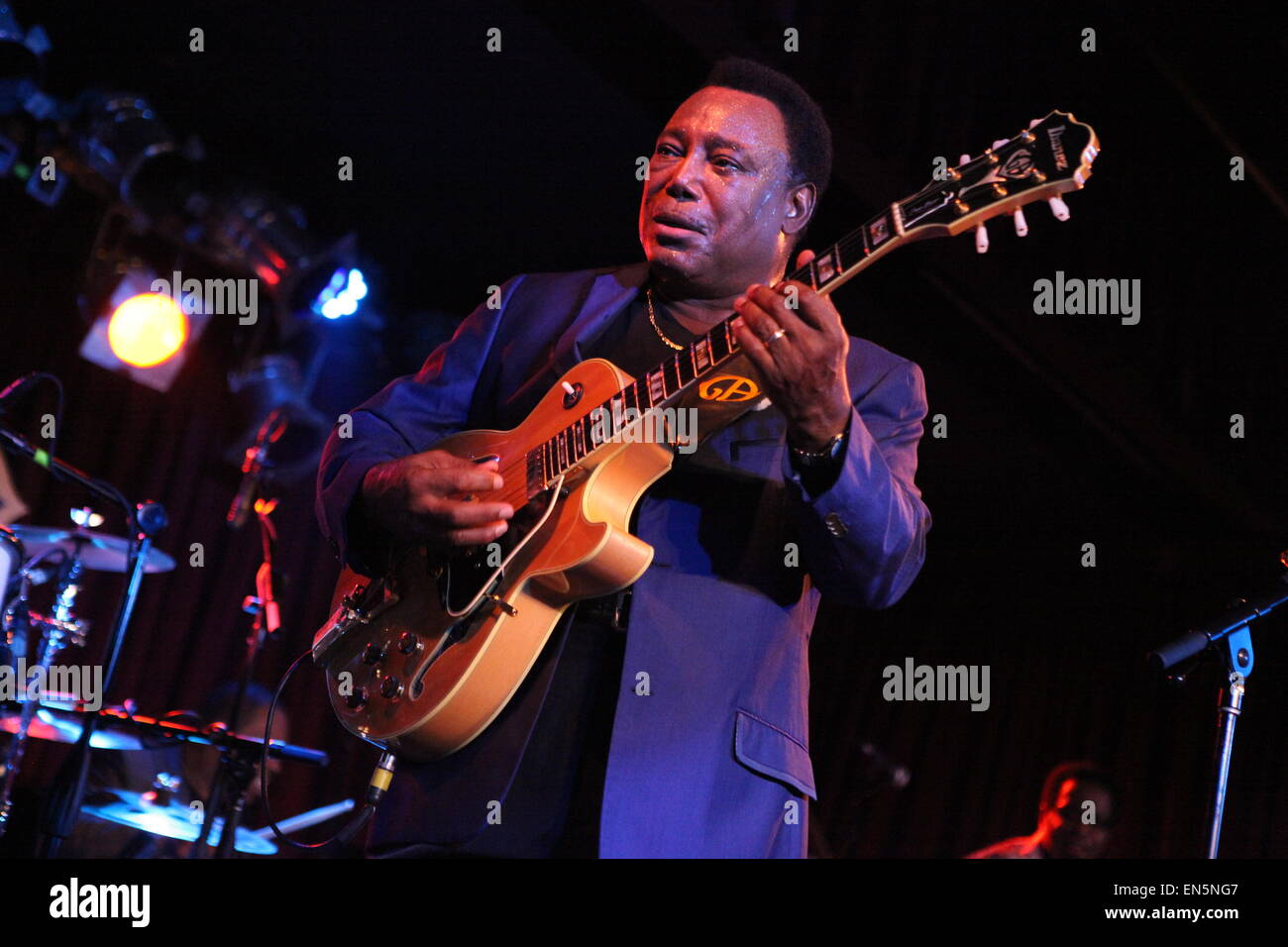 La légende du jazz George Benson effectue à B.B. King Blues Club & Grill avec : George Benson Où : New York City, New York, United States Quand : 24 Oct 2014 Banque D'Images