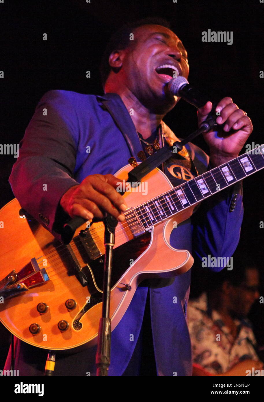 La légende du jazz George Benson effectue à B.B. King Blues Club & Grill avec : George Benson Où : New York City, New York, United States Quand : 24 Oct 2014 Banque D'Images