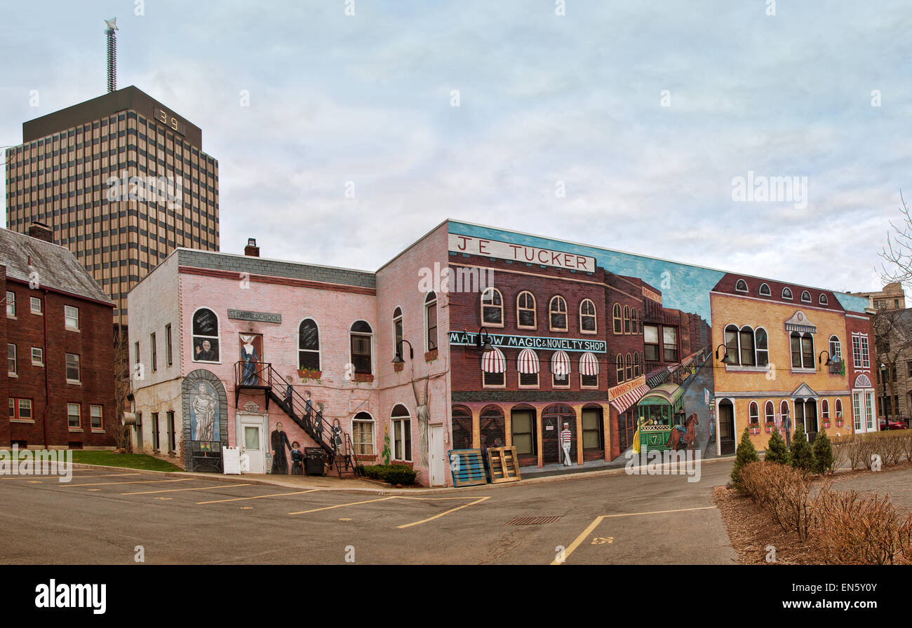 Syracuse, New York, USA. Avril 26,2015. 264 East Street Onondaga. Tournant du siècle peinture murale de style , mis en service en 1980 Banque D'Images