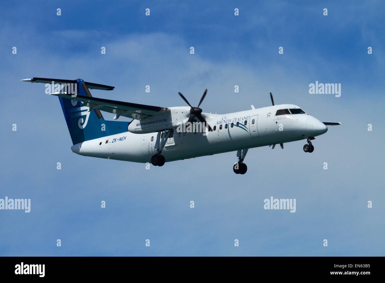 Air New Zealand Dash 8 décollant de l'Aéroport International de Wellington, Wellington, Île du Nord, Nouvelle-Zélande Banque D'Images