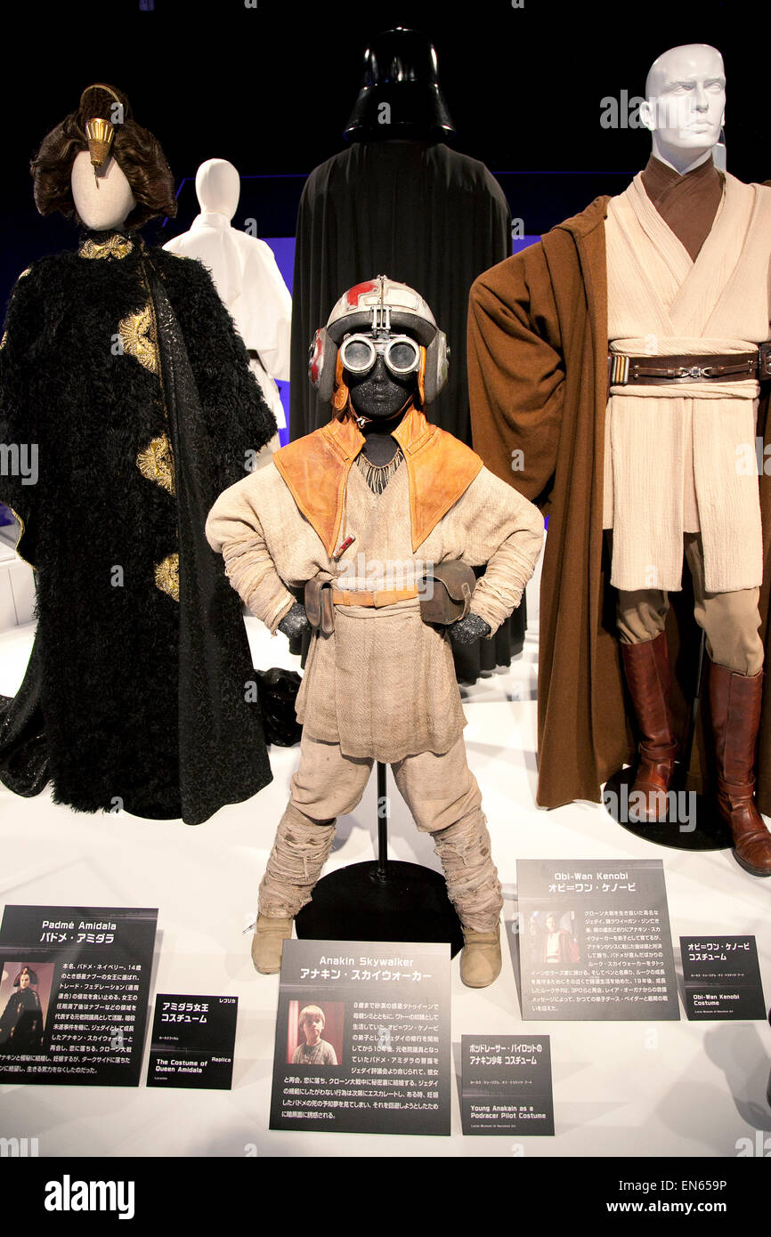 Tokyo, Japon. Apr 28, 2015. Plusieurs personnages de la série de films Star Wars sur l'affichage à l'exposition Star Wars à la vision de la ville de Tokyo Vue Ciel Galerie dans Roppongi Hills le 28 avril 2015, Tokyo, Japon. L'exposition est divisée en six zones thématiques (d'origine, Force, Bataille, Saga, Galaxy et Droid) situé dans différentes salles, et les visiteurs peuvent voir les modèles de la bataille des vaisseaux spatiaux, des statues grandeur nature des personnages principaux et les armes Jedi des films. Credit : AFLO Co.,Ltd/Alamy Live News Banque D'Images