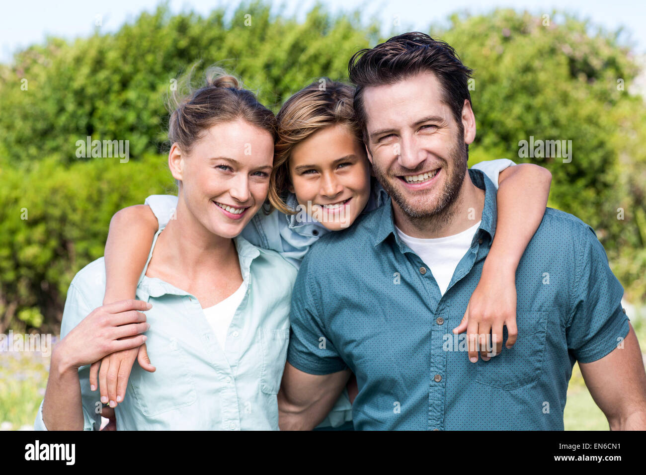 Happy Family smiling at camera Banque D'Images