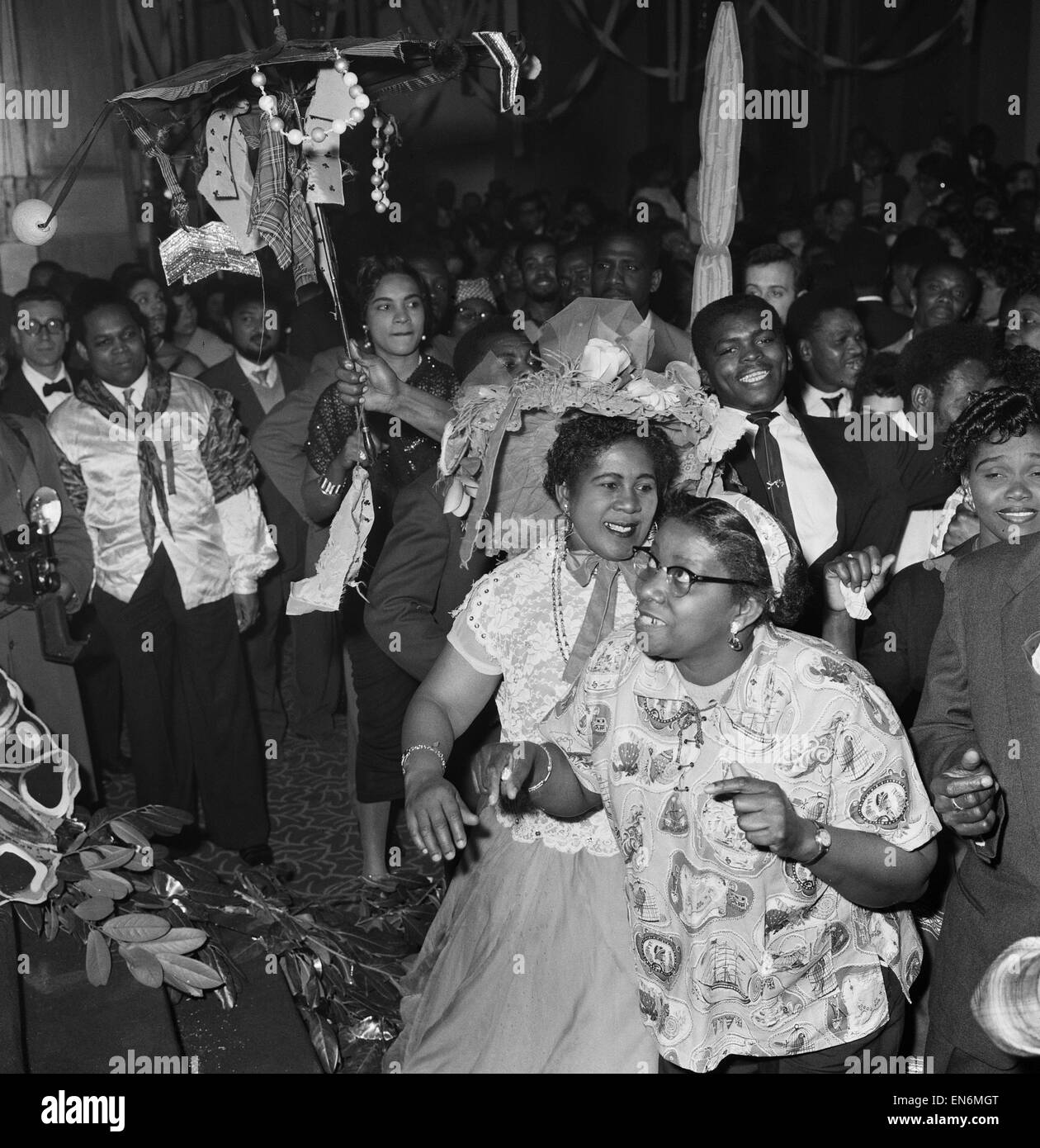 La première 'Notting Hill Carnival', créé en réponse à l'année précédente, des émeutes raciales dans la région et l'état des relations raciales à l'époque. Le carnaval, organisé par Claudia Jones, était connu comme le carnaval antillais ou la West Indian Gazet Banque D'Images