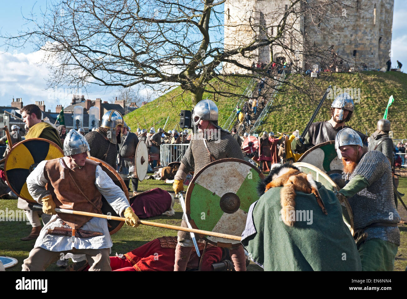 Vikings et Anglo Saxons au combat lors de l'assemblée annuelle du Festival Viking York North