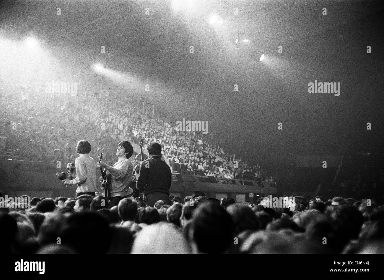 Les Rolling Stones sur scène à la Ready Steady Go Ball voir mod. 9 avril 1964. Banque D'Images