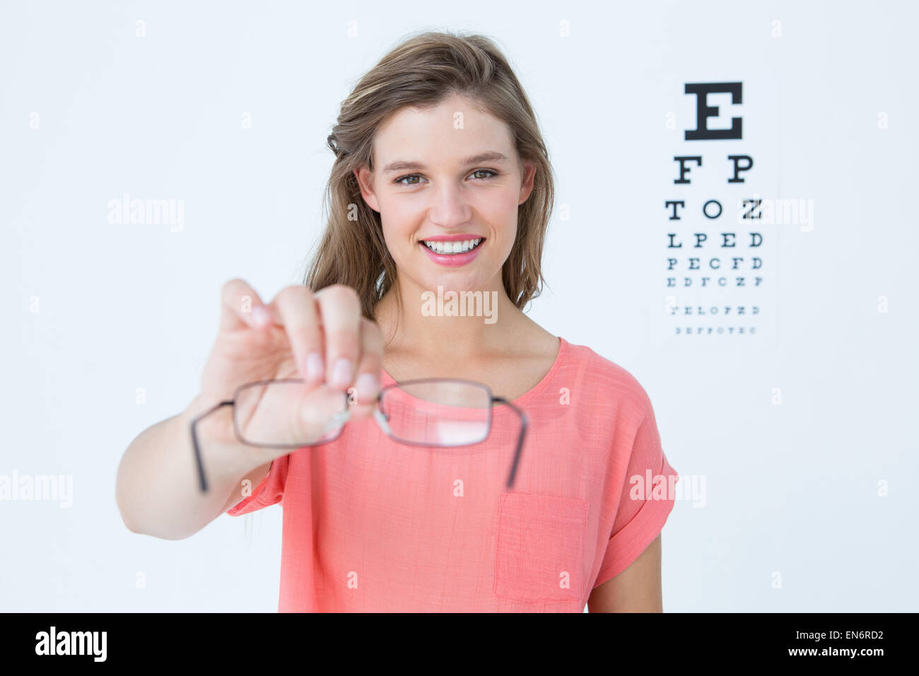Lunettes de Hipster montrant à côté d'un examen de la vue Banque D'Images