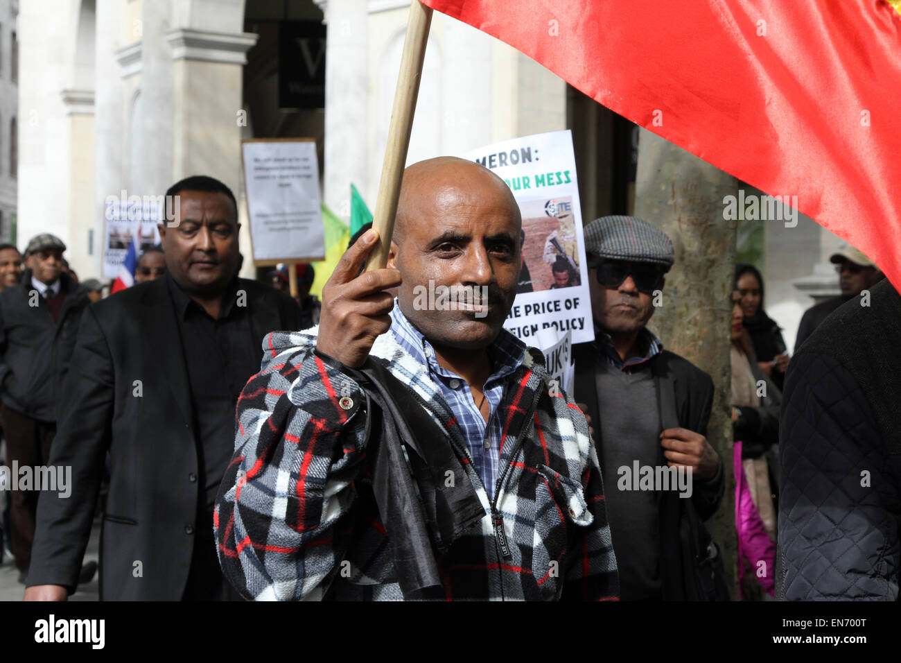 Ethiopiens mars à central London appelant le Royaume-Uni à prendre des mesures à la suite de l'assassinat de leurs compatriotes en Libye Banque D'Images