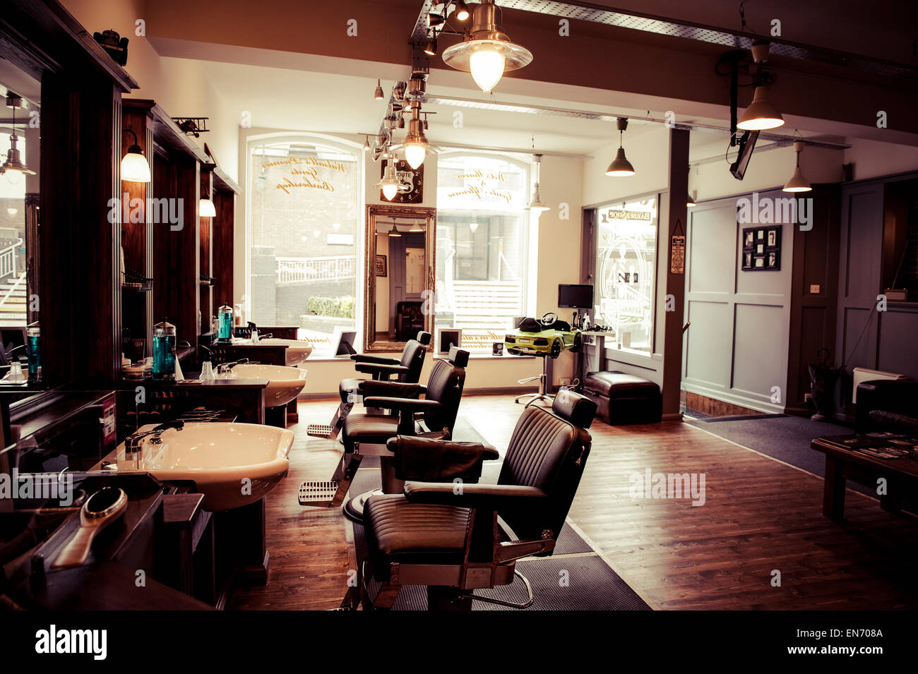 Men's barber shop, design intérieur de style rétro Banque D'Images
