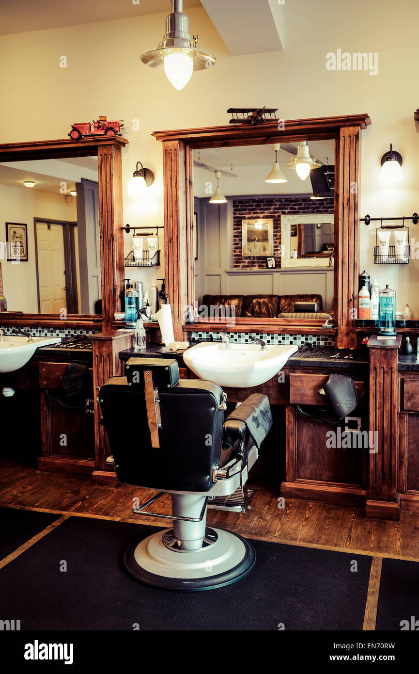 Men's barber shop, design intérieur de style rétro Banque D'Images