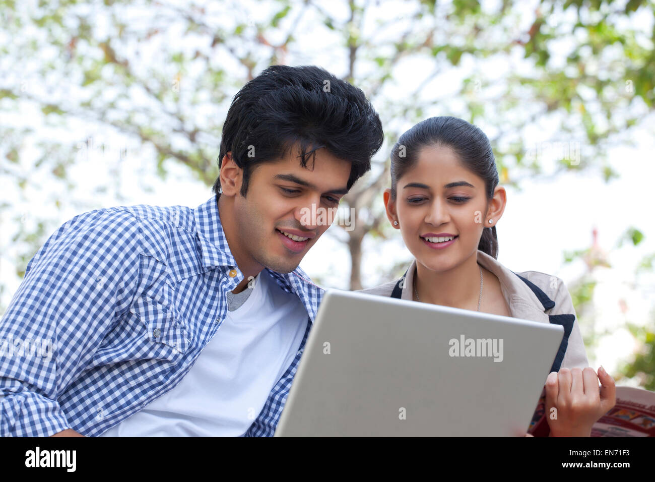 College students on campus Banque D'Images