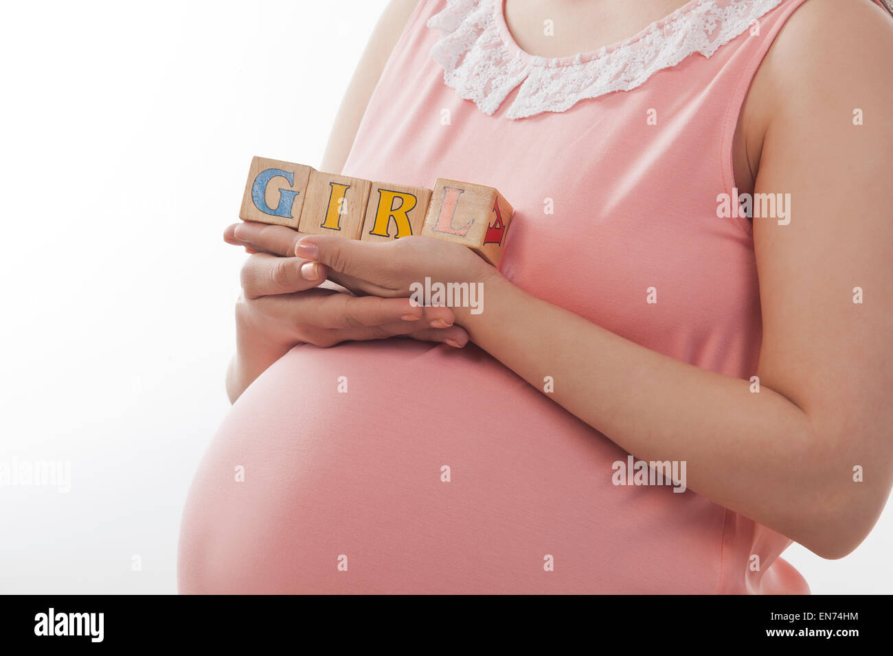 Pregnant woman holding bloque ce sort girl Banque D'Images