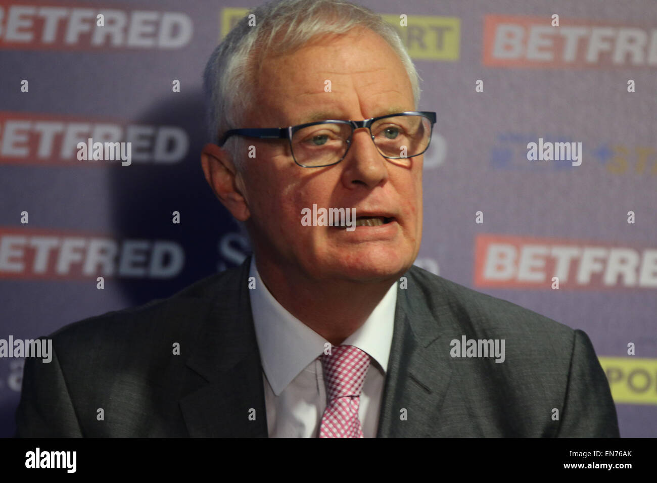 Sheffield, Royaume-Uni. 29 avril, 2015. Barry Hearn, a annoncé aujourd'hui qu'un Irish Open à Belfast sera sur le calendrier pour la saison 2016/17, une nouvelle ouverture et Écossais English Open sont également définies à être ajouté à courir aux côtés de l'existant actuellement Welsh Open, faire en sorte que plus du jeu revient à l'Isles qui a contribué à le rendre populaire au Betfred World Snooker Championship au théâtre Crucible. © Jimmy Whhittee/Alamy Live News Crédit : Jimmy Whhittee/Alamy Live News Banque D'Images