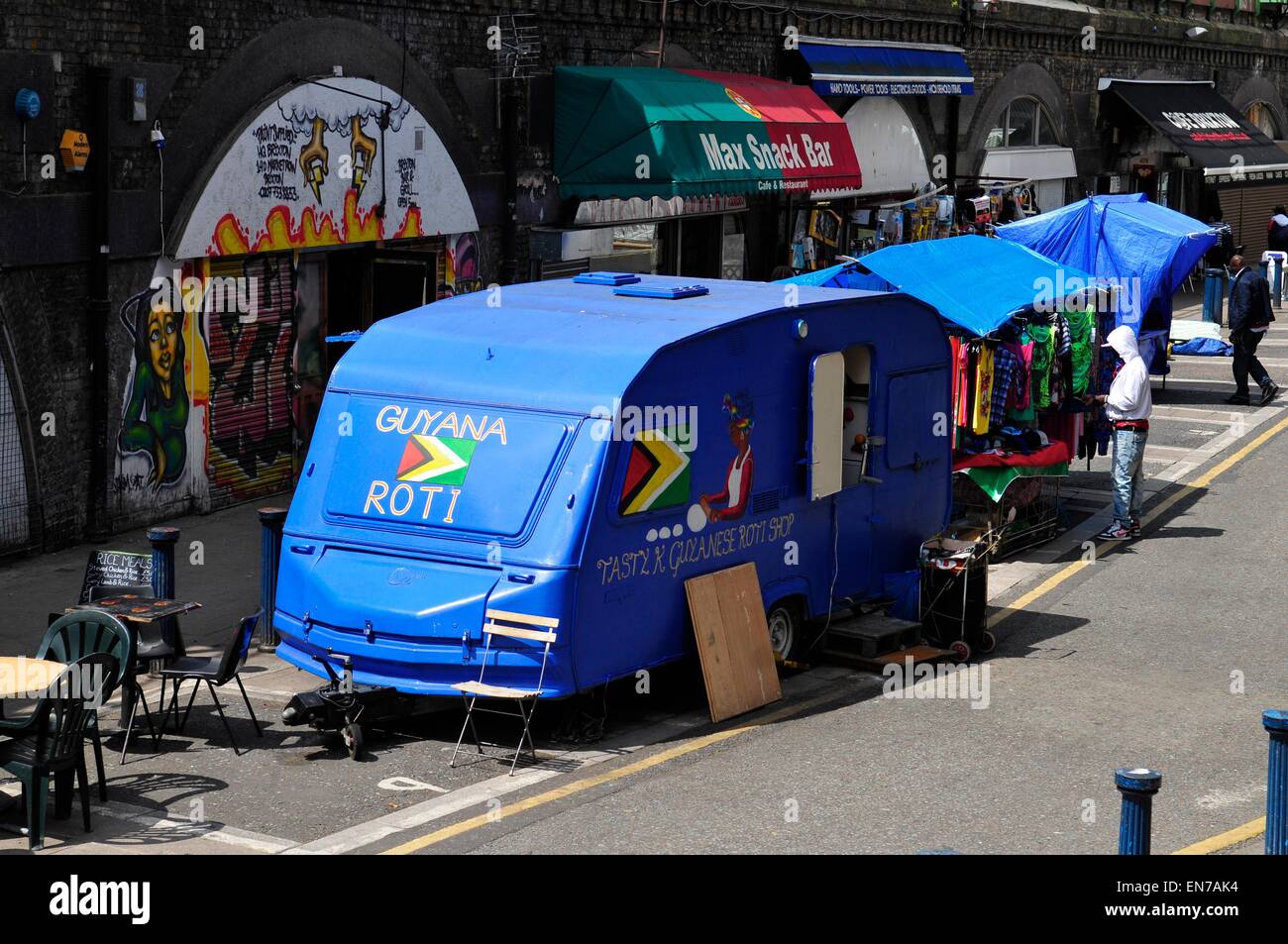 Vente caravane Roti à Brixton, Londres, Angleterre, Royaume-Uni Banque D'Images