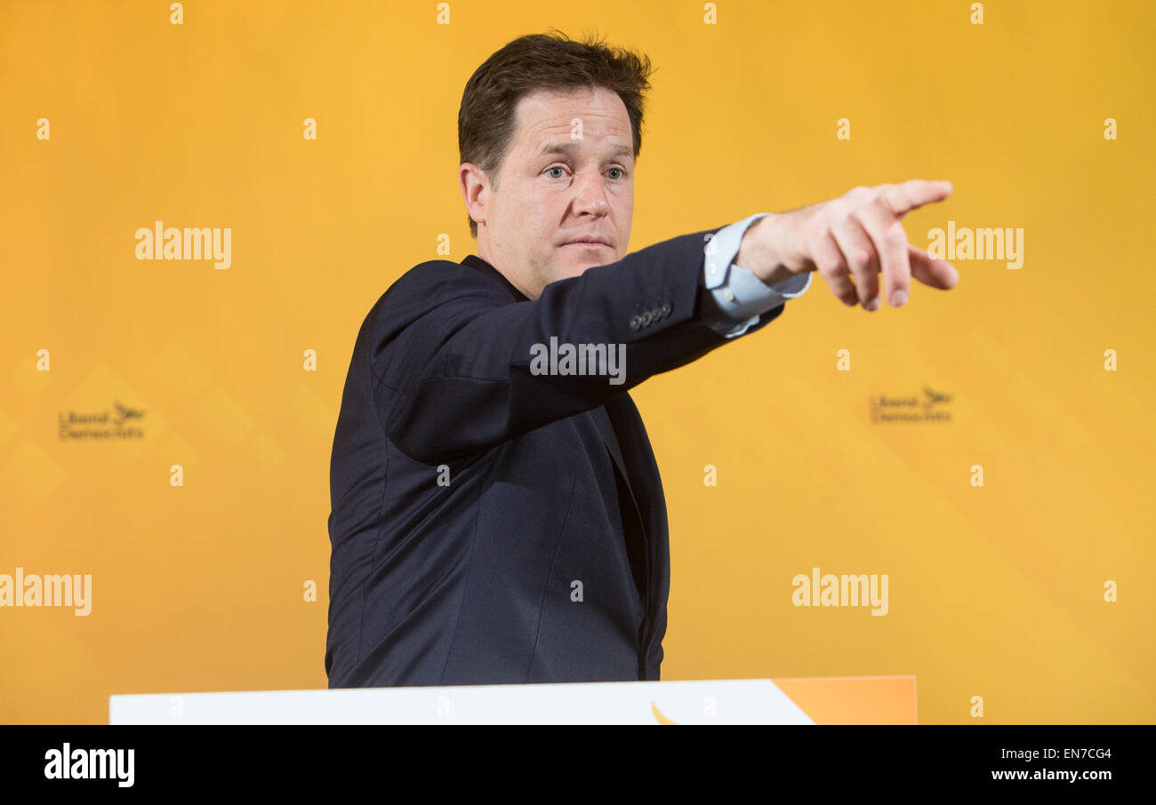 Leader des libéraux démocrates, Nick Clegg, offre un discours électoral Banque D'Images