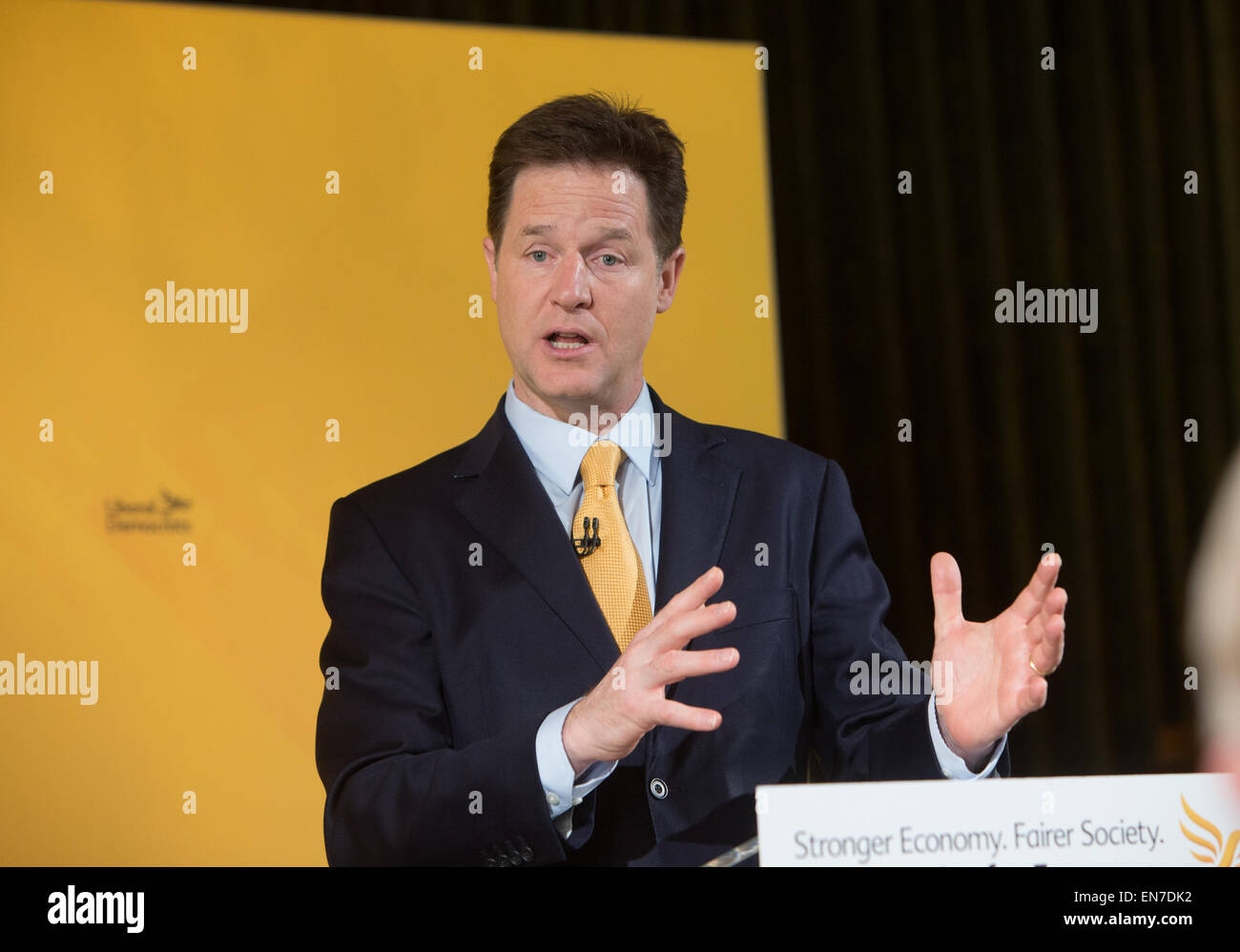 Leader des libéraux démocrates, Nick Clegg, offre un discours électoral Banque D'Images