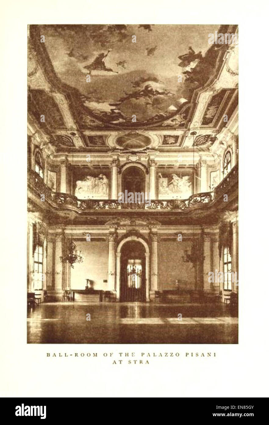Cette illustration de 1911 de Bates-Batcheller représente la salle de bal du Palazzo Pisani à Stra, un bâtiment historique en Italie. L'image capture le design opulent et les caractéristiques architecturales du palazzo vénitien, mettant en valeur sa grandeur et son importance culturelle. Banque D'Images