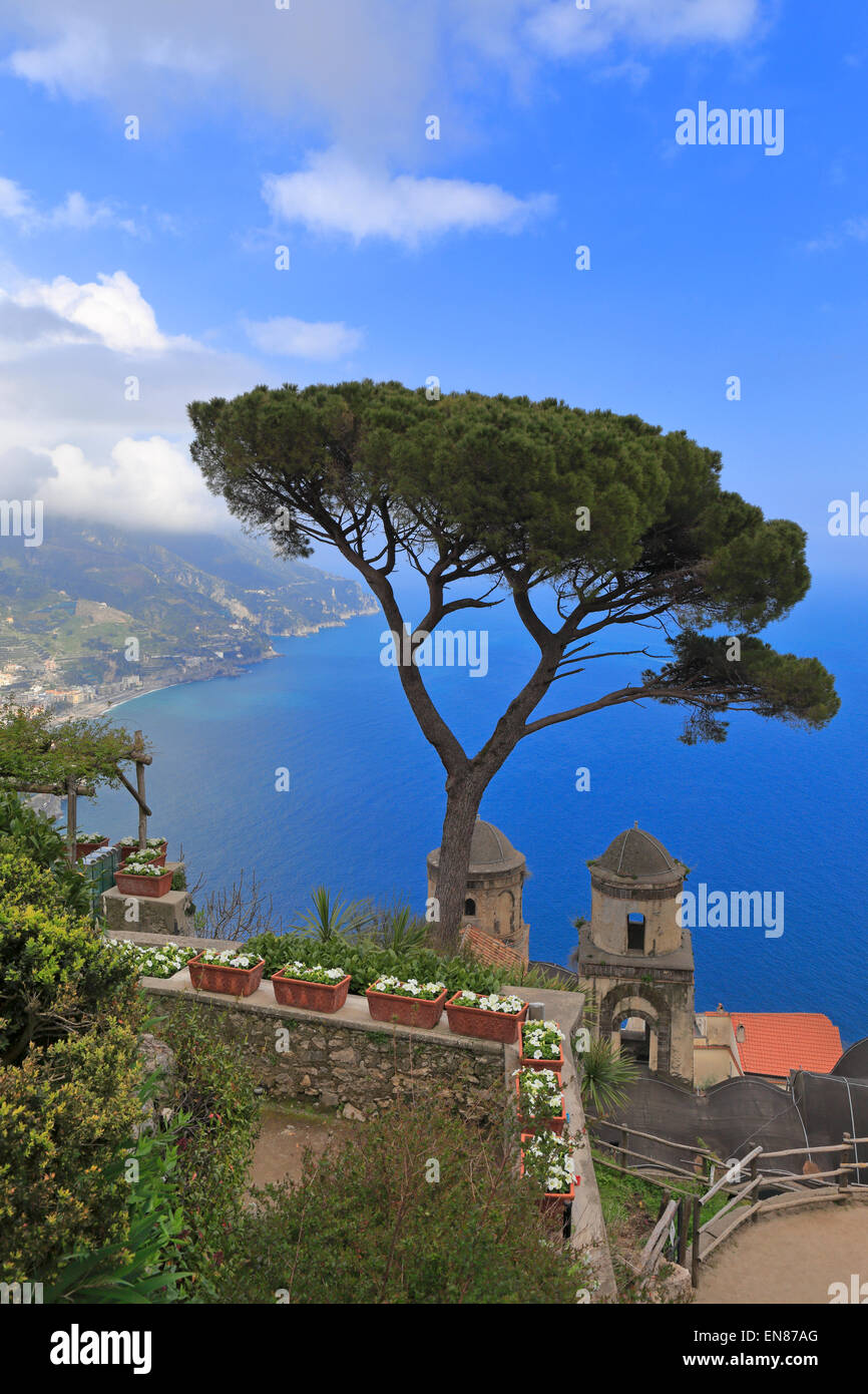 Côte d'Amalfi à partir de la Villa Rufolo, Ravello, Italie. Banque D'Images