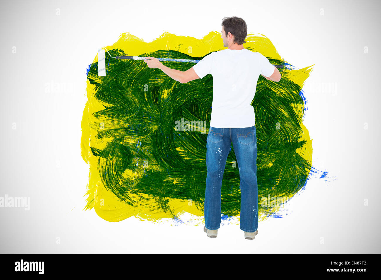 Image de l'homme composite à l'aide de rouleau à peindre sur fond blanc Banque D'Images