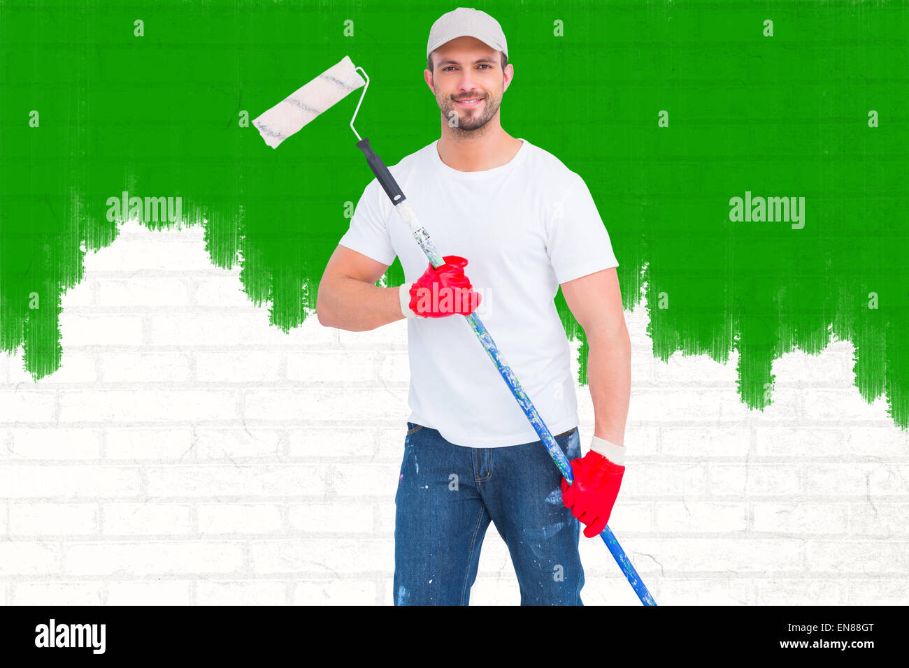 Image composite de handyman holding paint roller Banque D'Images
