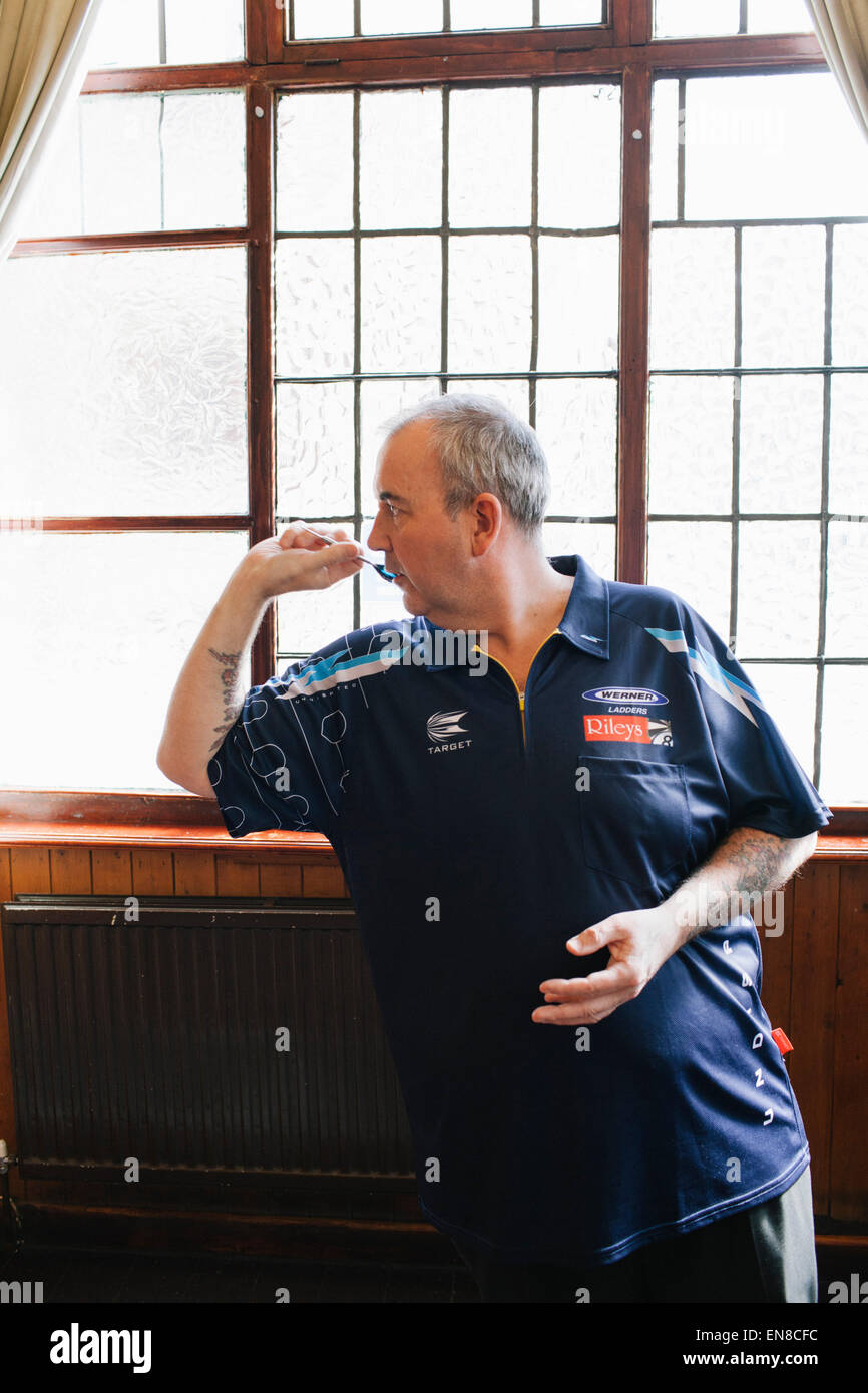 Phil Taylor de la 'puissance', 16x champion du monde de fléchettes dans la formation de Londres. Banque D'Images
