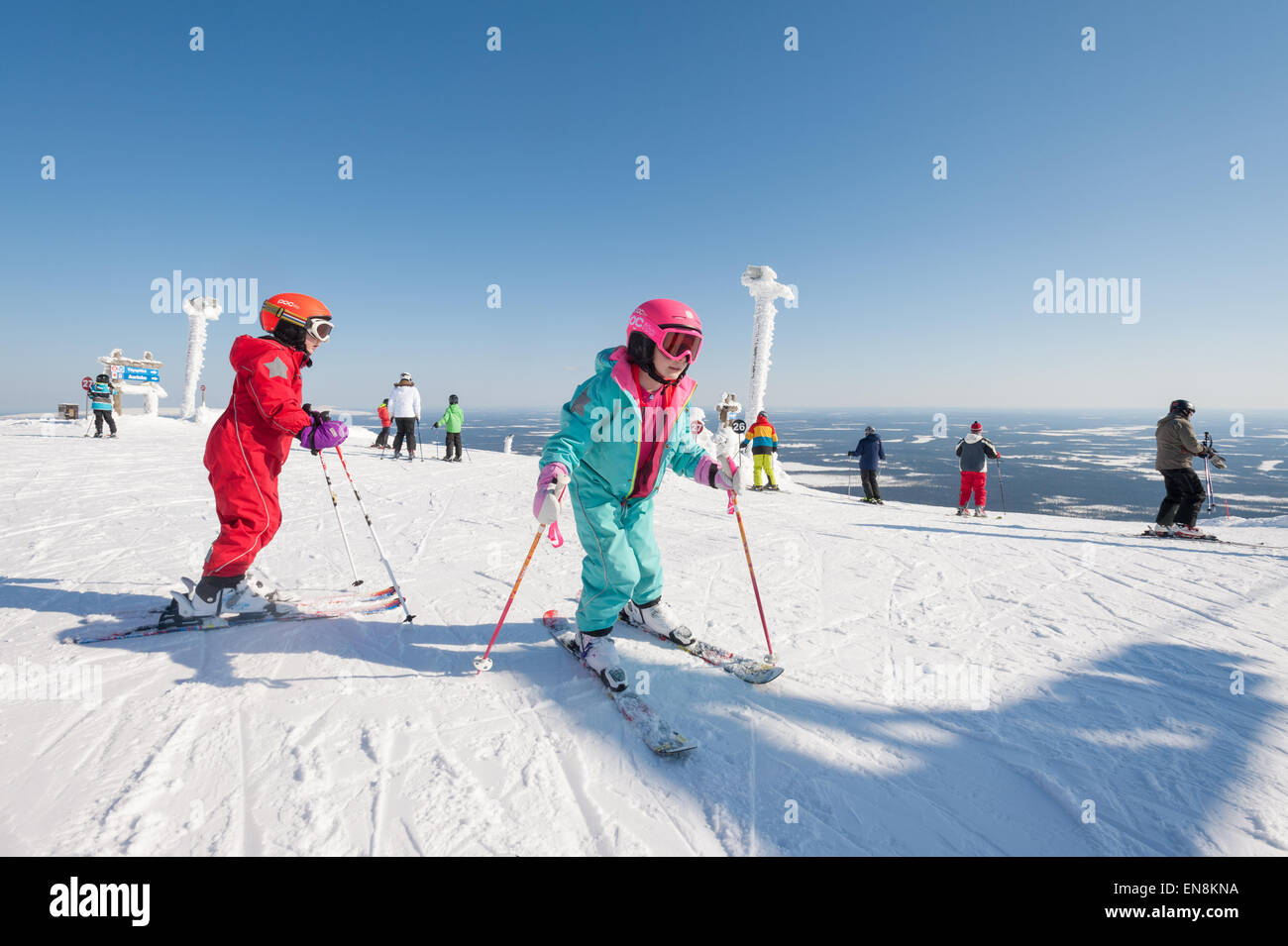 Ski de printemps à la station de ski Ylläs, en Laponie, Finlande Banque D'Images