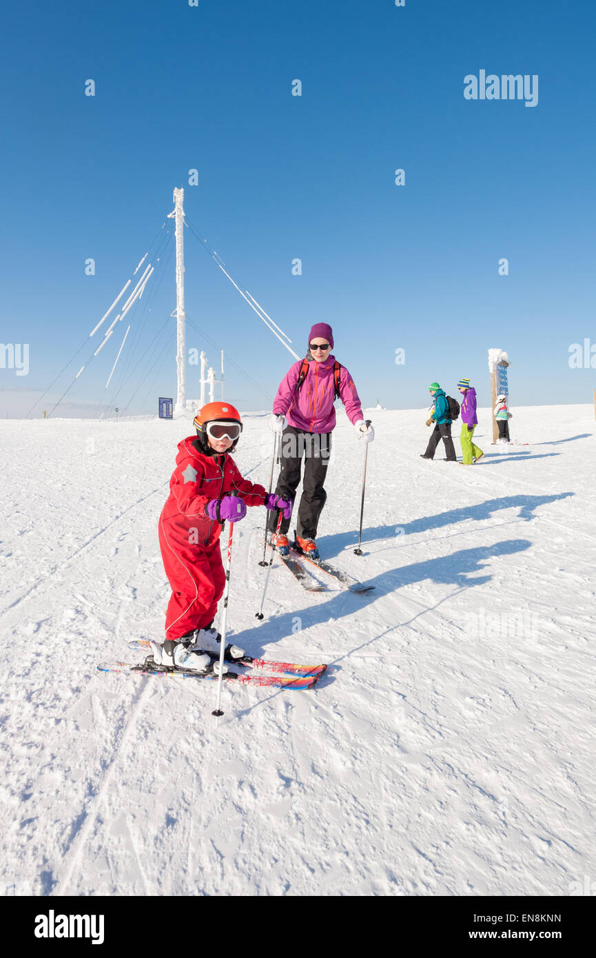 Ski de printemps à la station de ski Ylläs, en Laponie, Finlande Banque D'Images