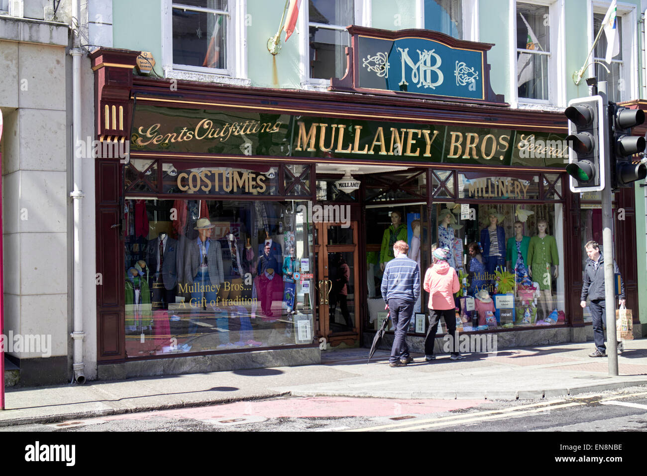 Mullaney frères irlandais traditionnels hommes pourvoyeurs et magasin général république d'irlande sligo Banque D'Images