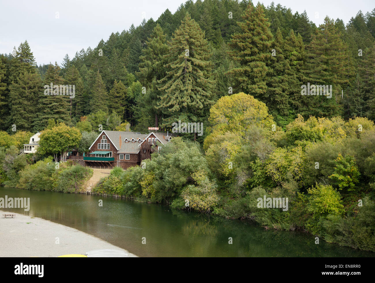 La Highland Lodge Dell sur le fleuve russe à Monte Rio en Californie. Banque D'Images