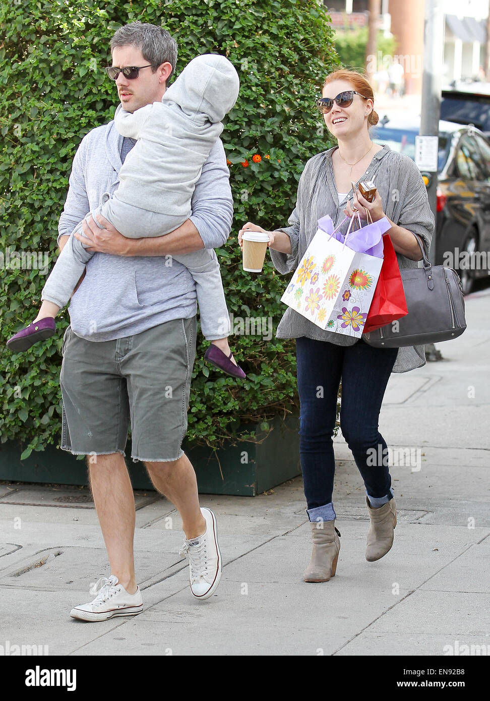 Amy Adams et mari Darren Le Gallo dans Los Angeles avec leur fille Aviana comprend : Amy Adams, Darren Le Gallo, Aviana Le Gallo Où : Los Angeles, California, United States Quand : 25 Oct 2014 Banque D'Images