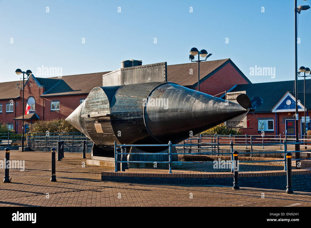 Réplique de l'Resurgam II, premier sous-marin à propulsion mécanique, à l'affiche au terminal de ferries de Woodside, Birkenhead. Banque D'Images