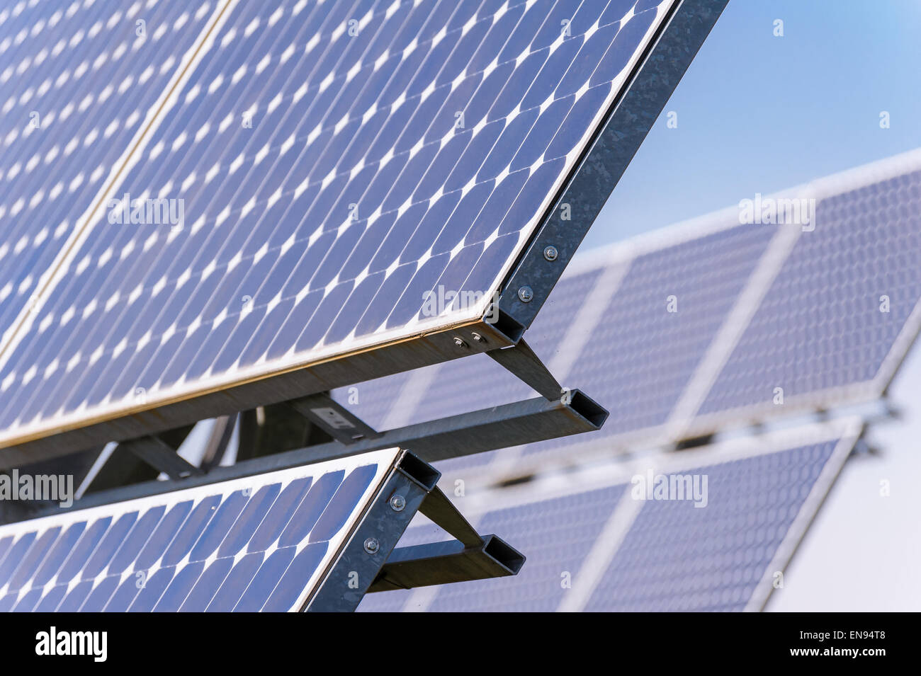 Des panneaux solaires pour produire de l'énergie dans le respect de l'environnement Banque D'Images